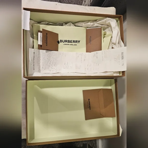 NIB Burberry New Salmond Women's Sneakers # 94703913-- Size 7.5 - Picture 10 of 13